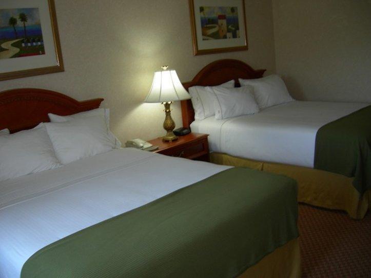 Best Western Plus La Mesa San Diego Room photo