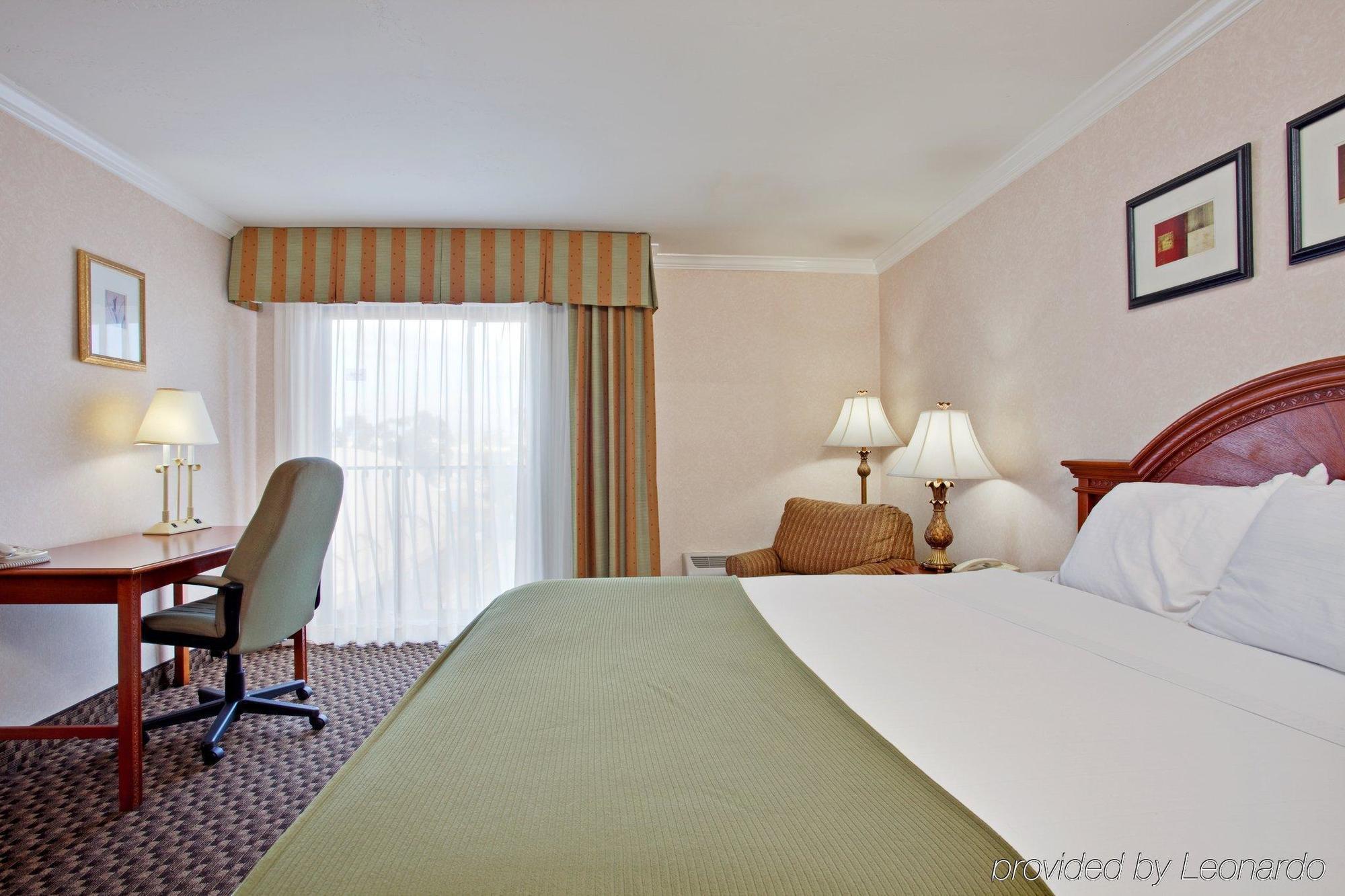 Best Western Plus La Mesa San Diego Room photo